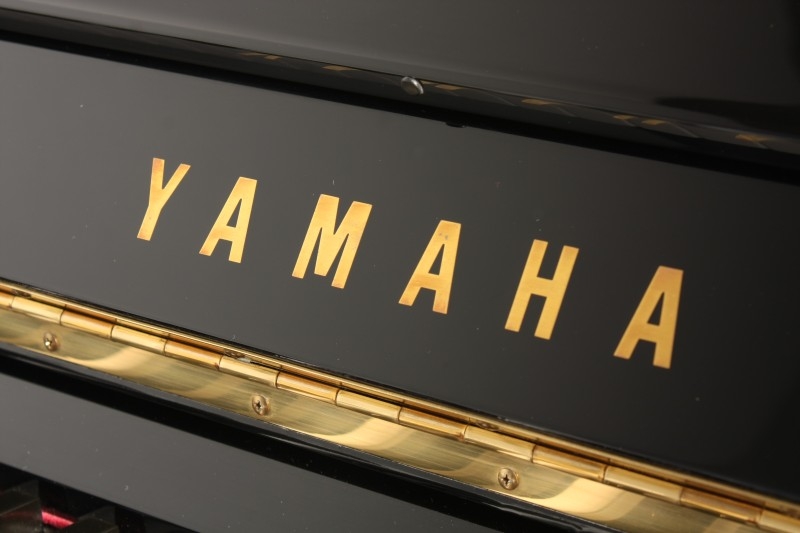 Yamaha MC10BL Klavier