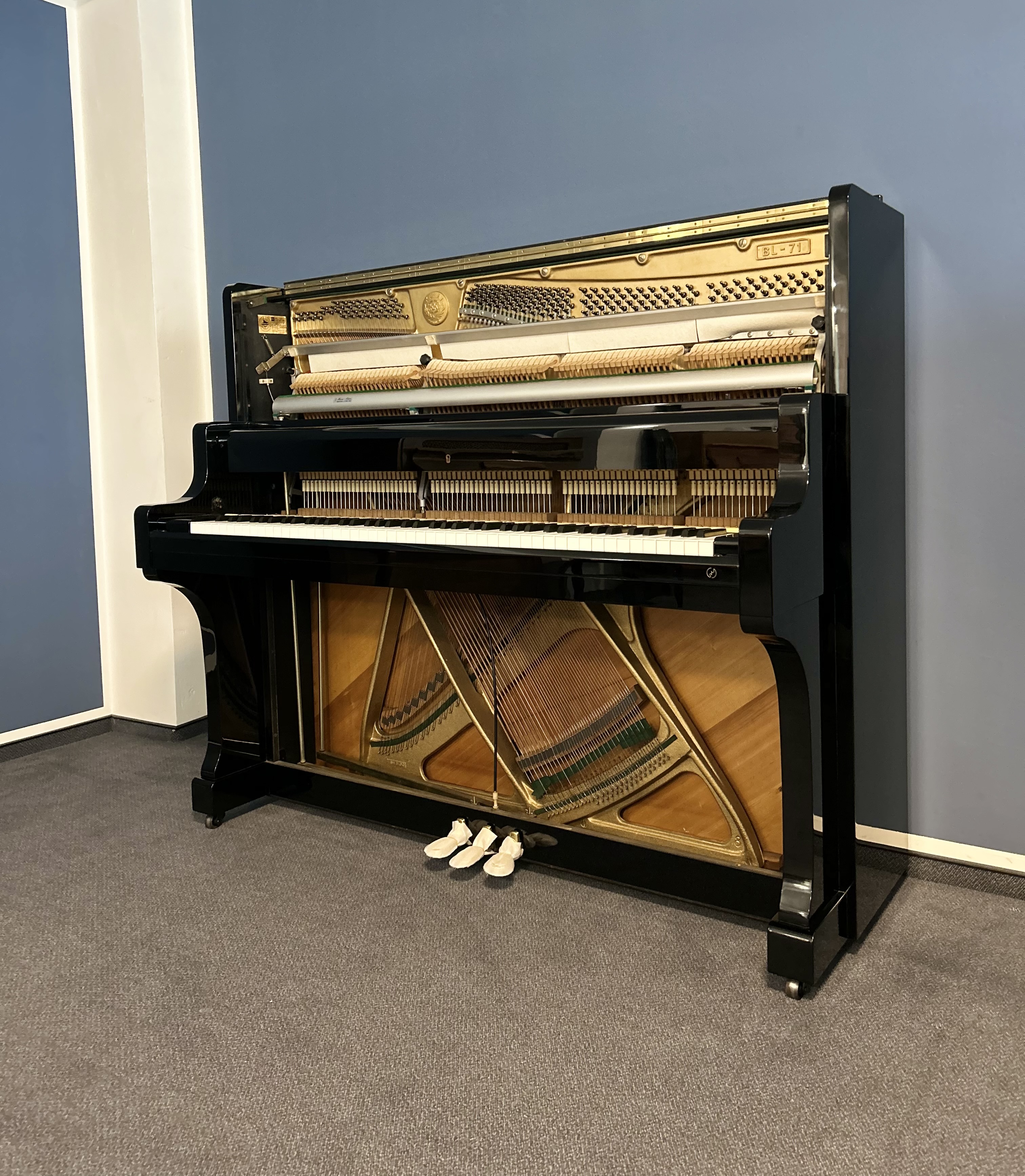 Kawai BL-71 Klavier