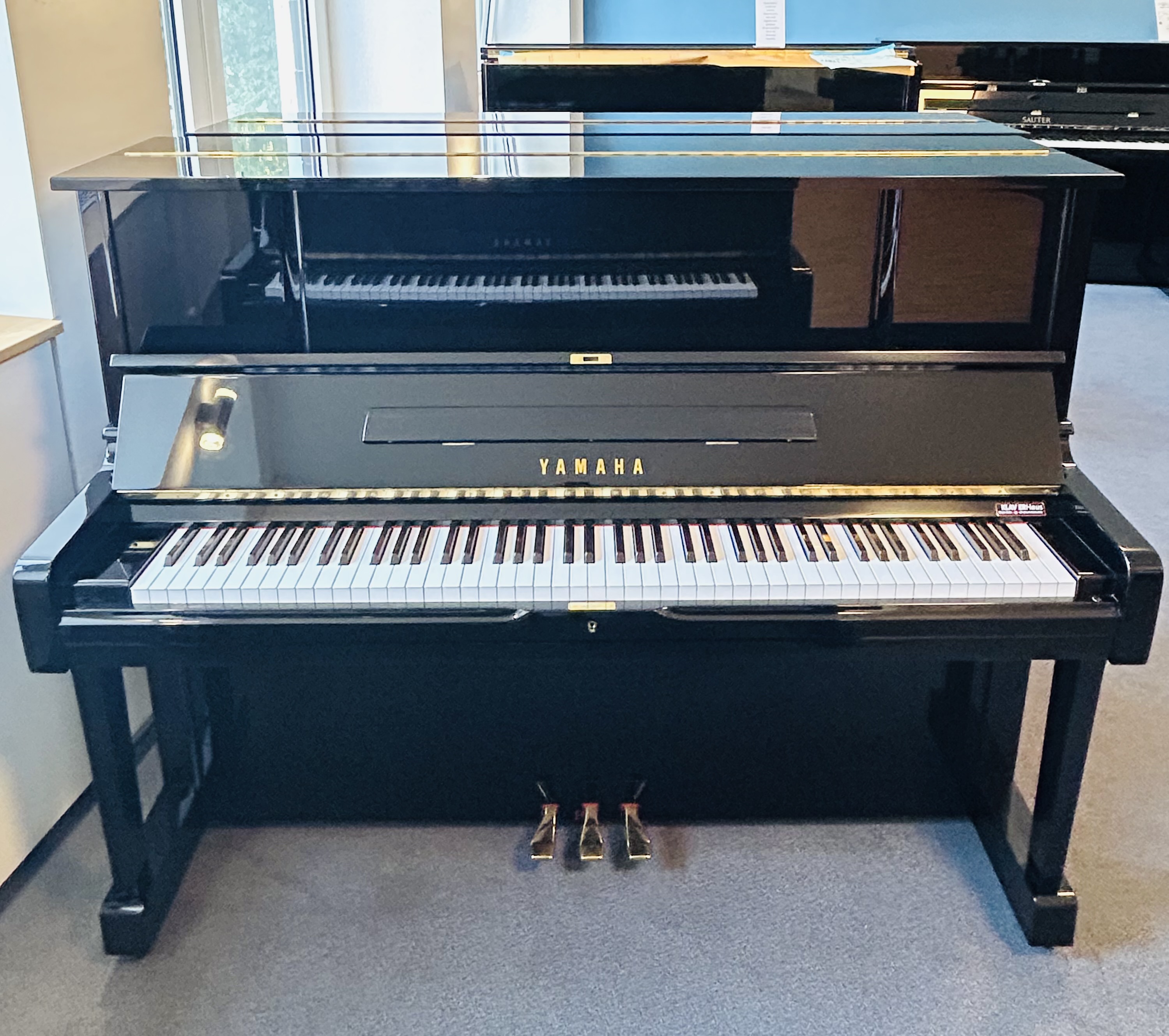 Yamaha UX1 Klavier