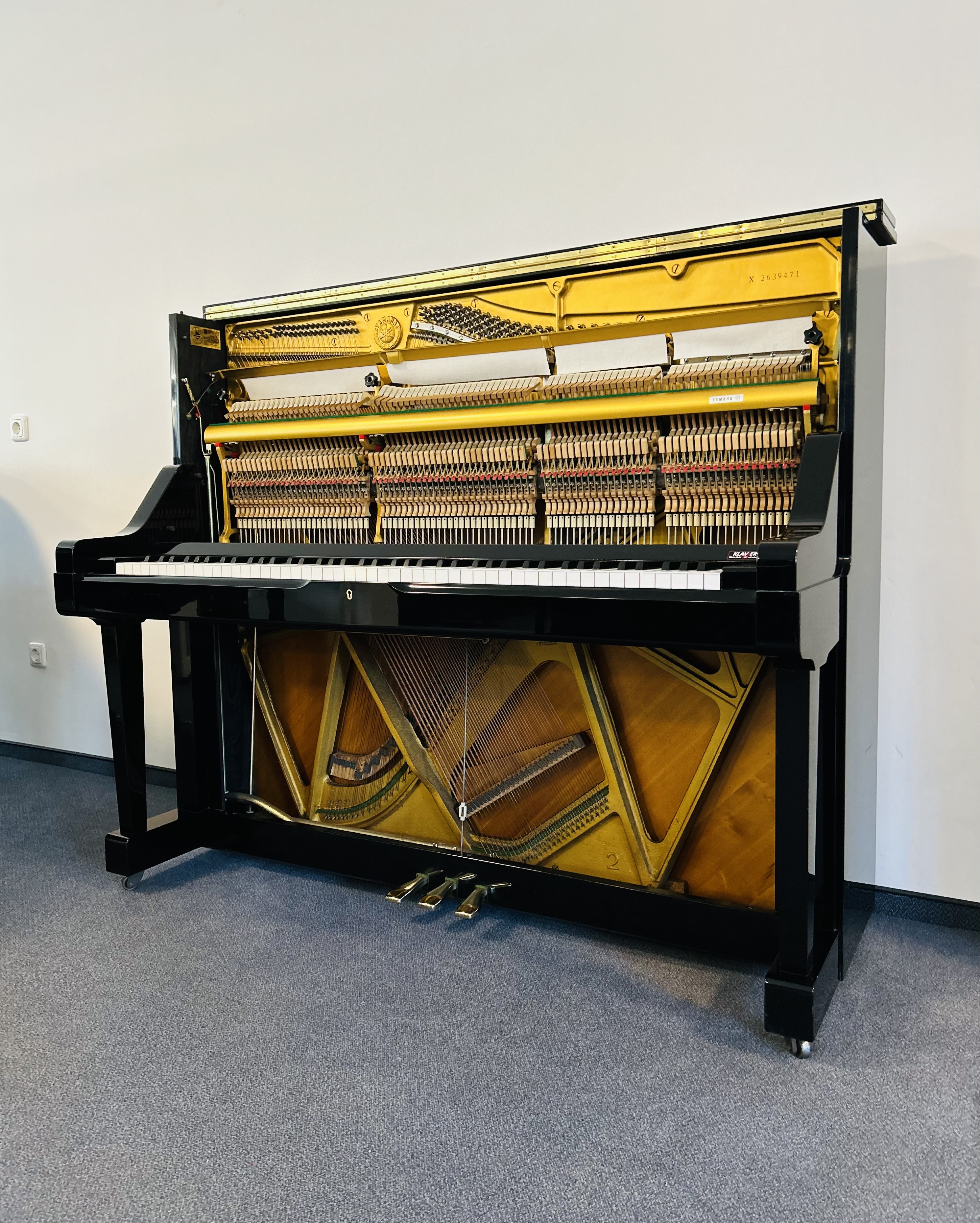 Yamaha UX Klavier