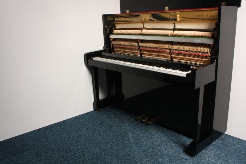 Yamaha MC10BL Klavier