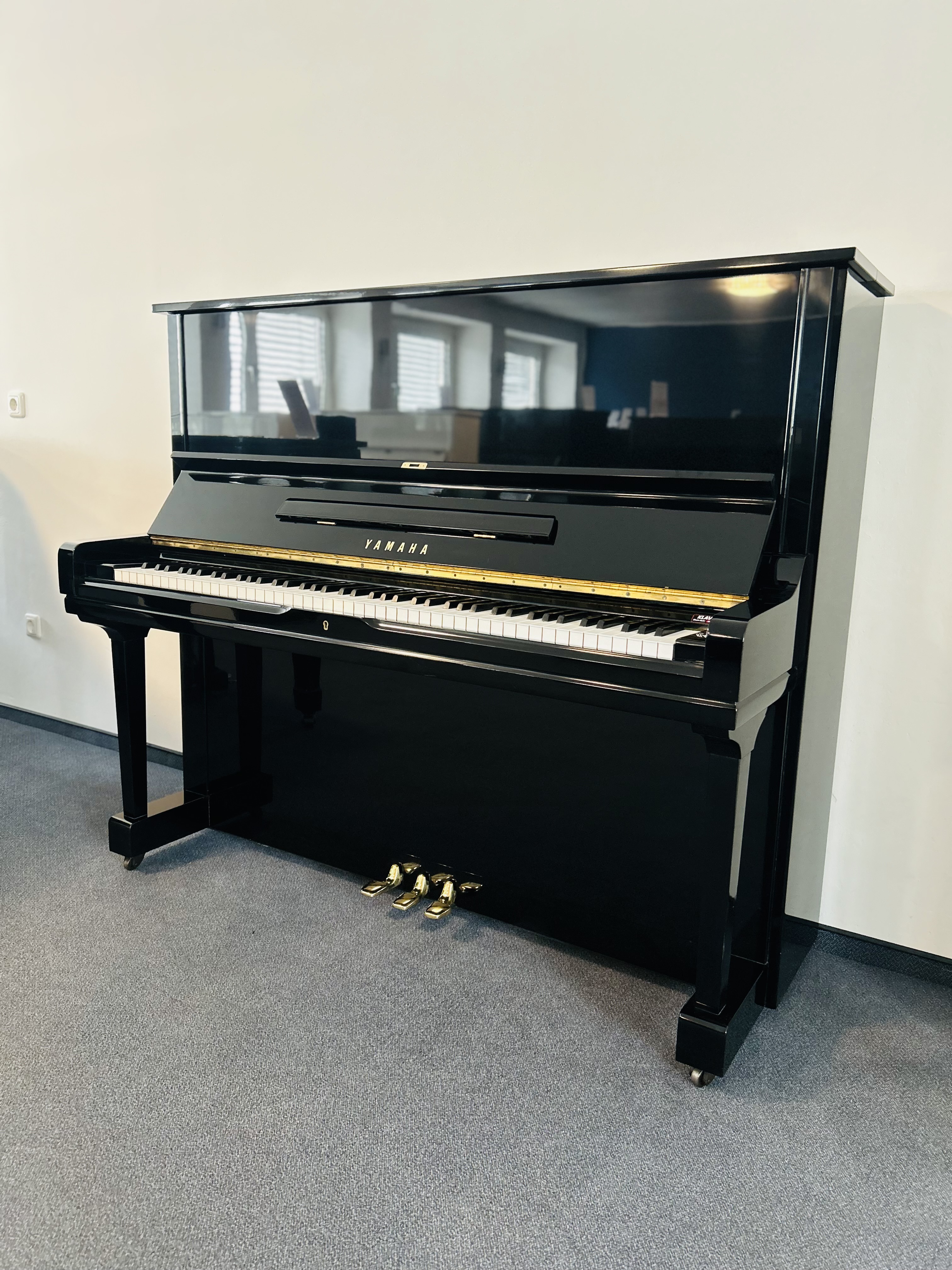 Yamaha U3H Klavier