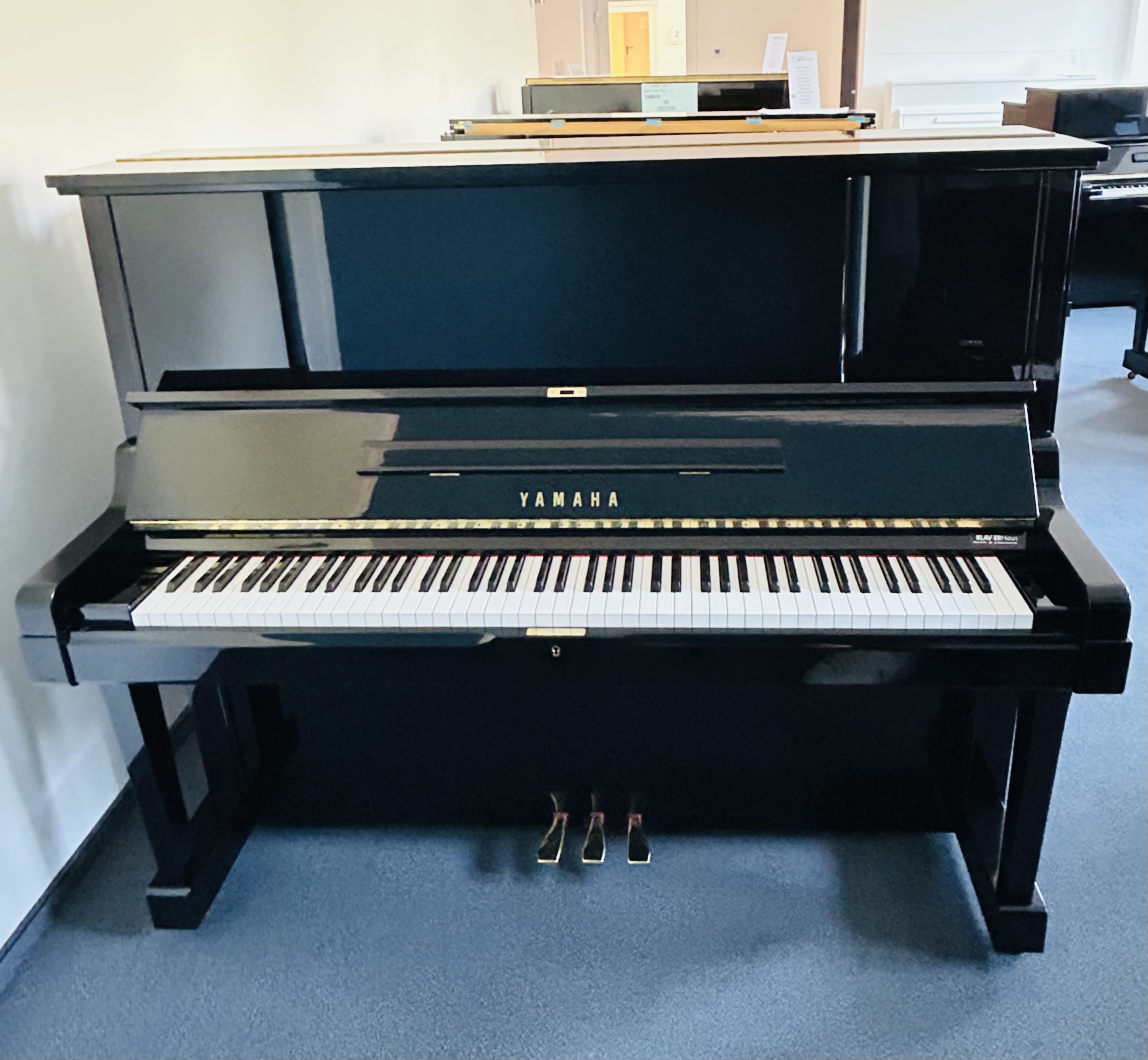 Yamaha UX3 Klavier