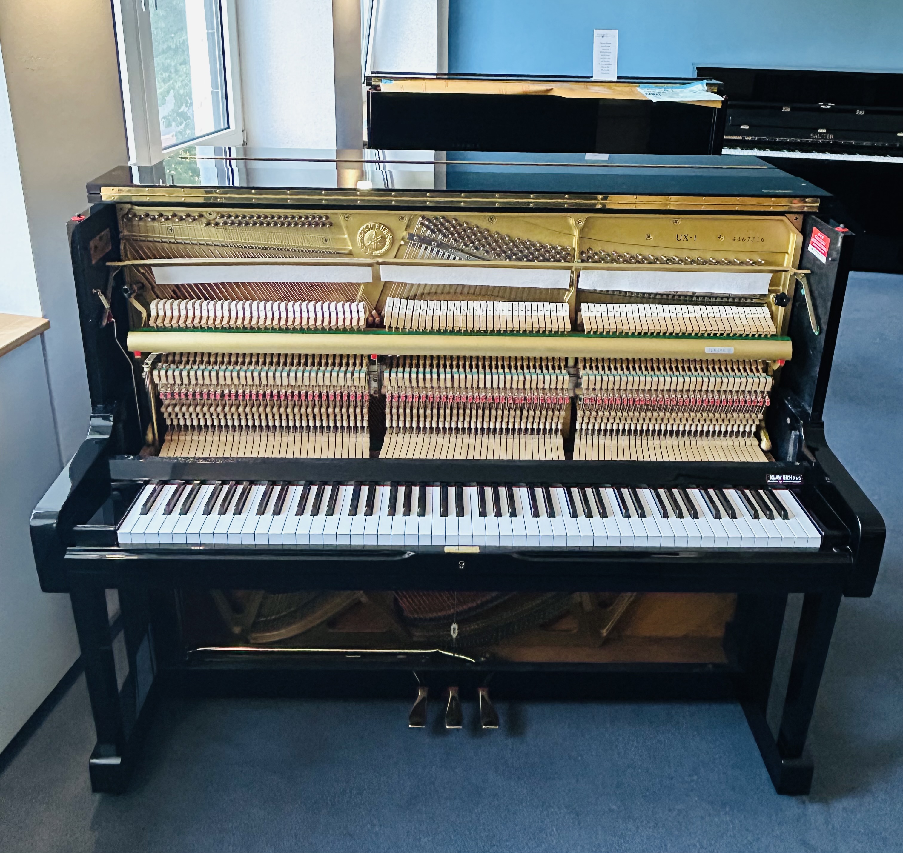 Yamaha UX1 Klavier