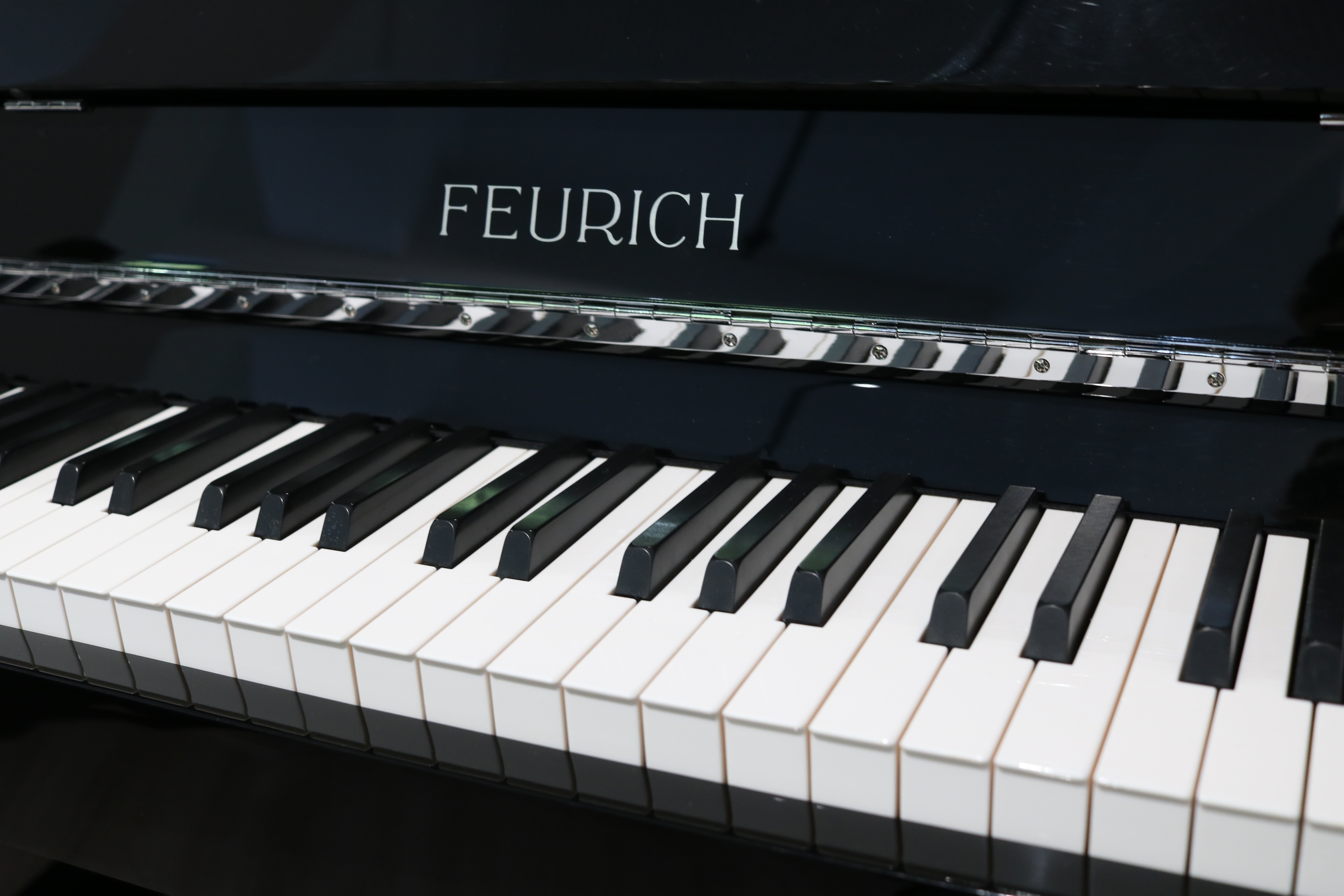 Feurich 115 Premiere Klavier