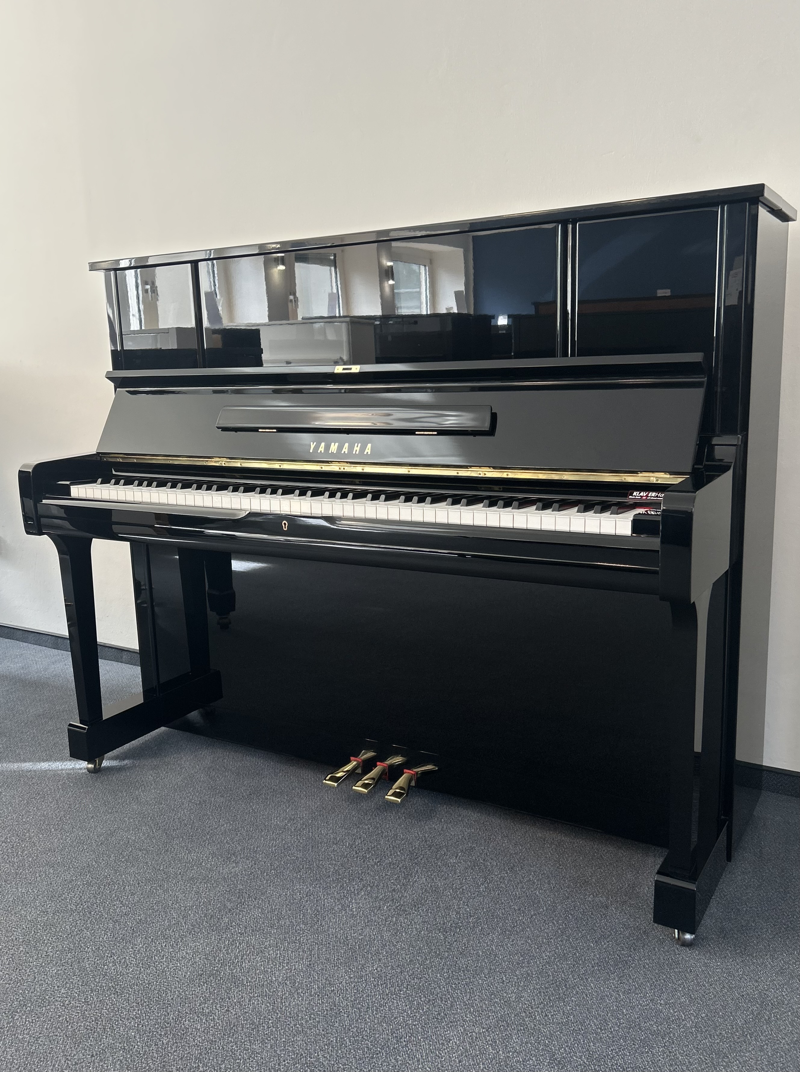 Yamaha UX1 Klavier