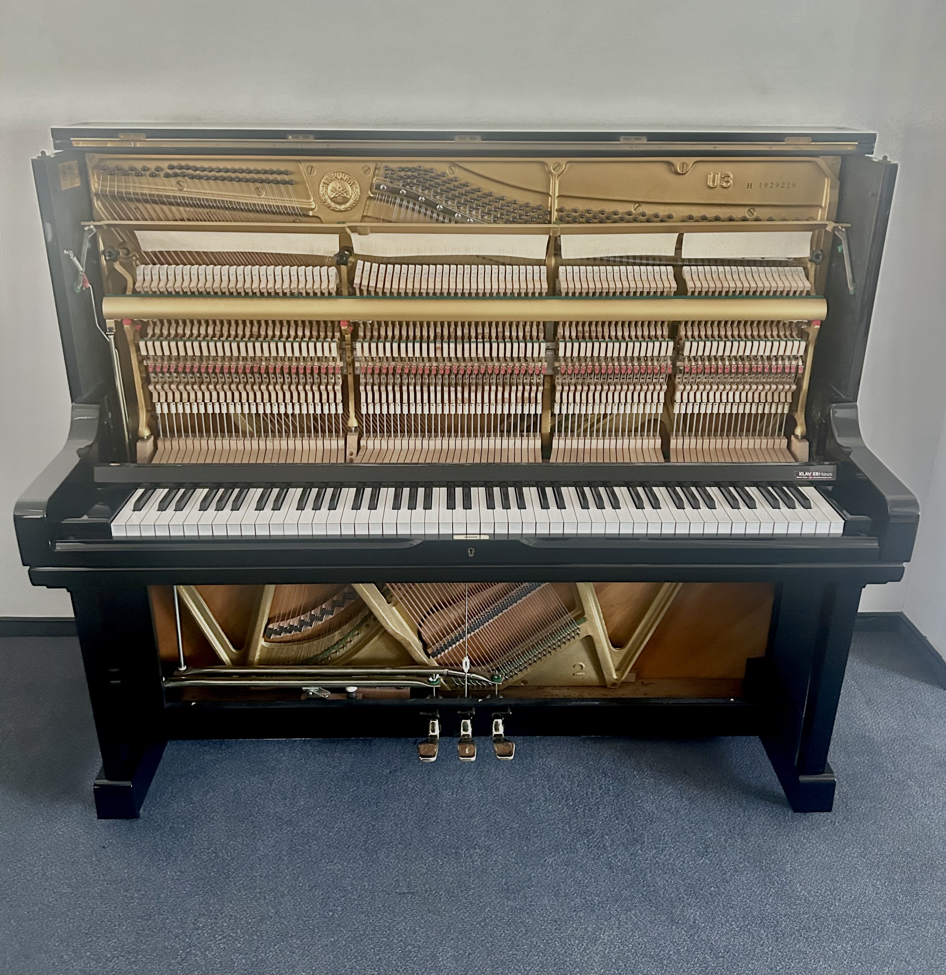 Yamaha U3H Klavier