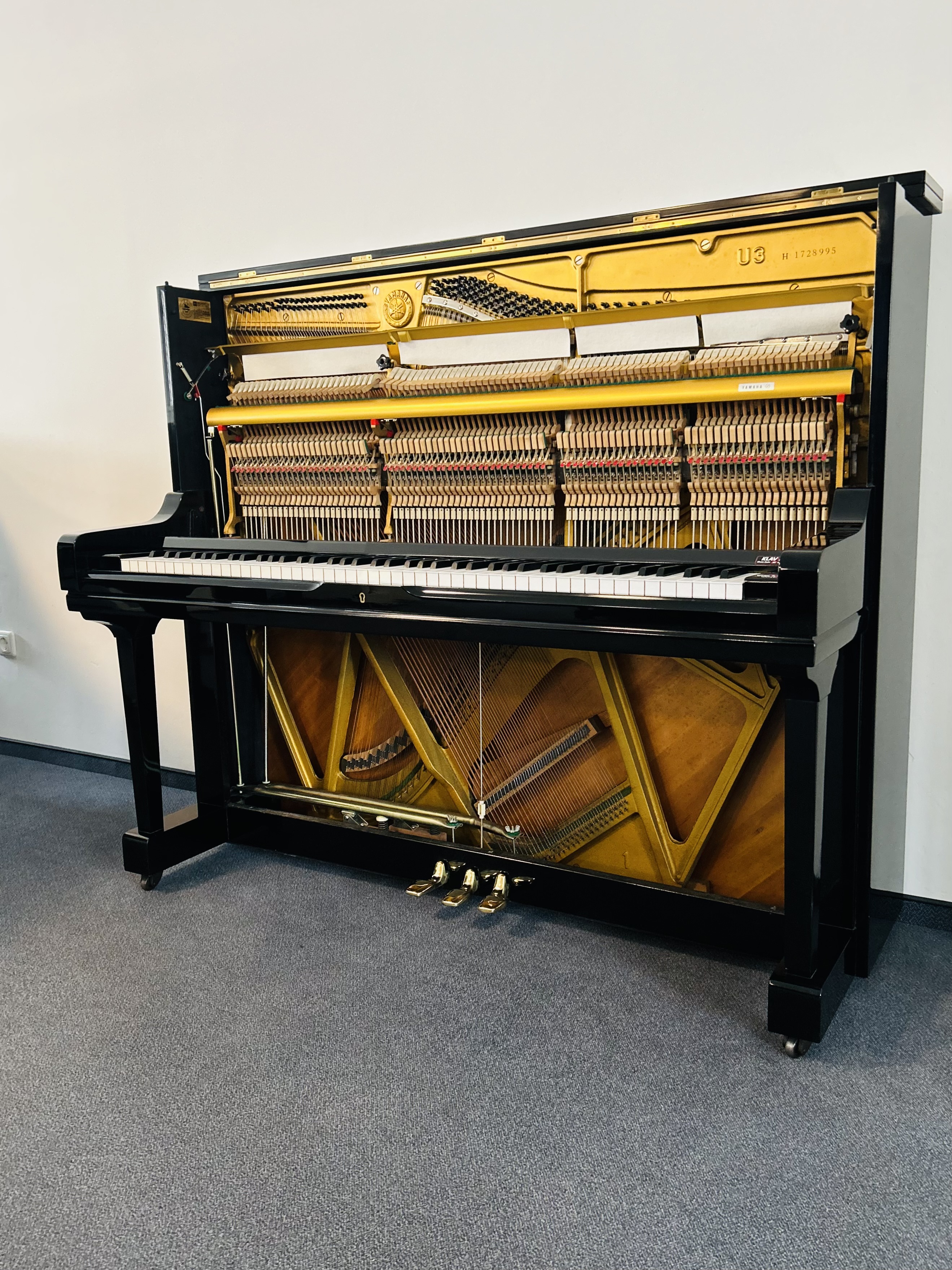 Yamaha U3H Klavier